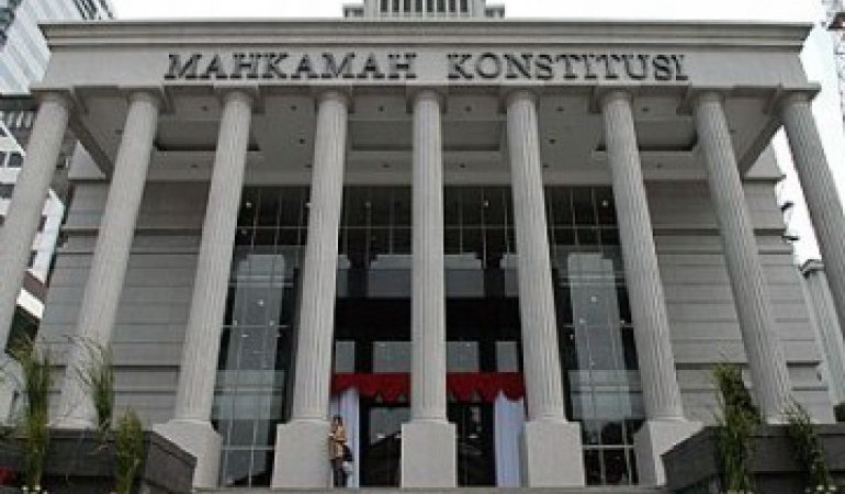 NARKOBA DI RUANG KERJA AKIL MOCHTAR