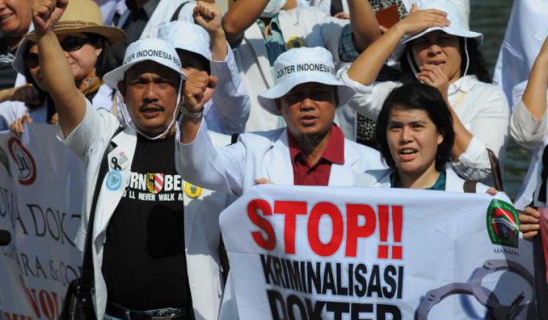 KRIMINALISASI TERHADAP KASUS DR AYU